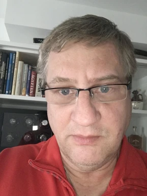 <span>Fredi, 59</span>&nbsp;<span style='width: 25px; height: 16px; float: right; background-image: url(/bitmaps/flags_small/AT.PNG)'>&nbsp;</span><br><span>Rennweg, Österreich</span>&nbsp;<input type='button' class='joinbtn' style='float: right' value='JOIN NOW' />