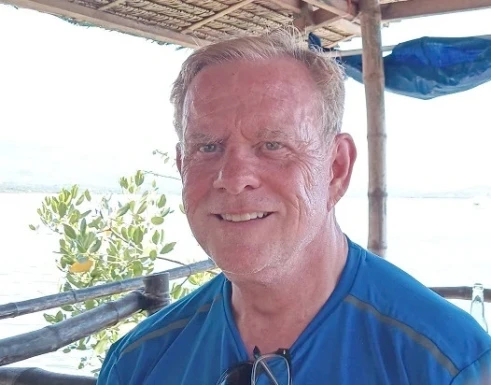 <span>Sam, 72</span>&nbsp;<span style='width: 25px; height: 16px; float: right; background-image: url(/bitmaps/flags_small/CA.PNG)'>&nbsp;</span><br><span>Edmonton, Kanada</span>&nbsp;<input type='button' class='joinbtn' style='float: right' value='JOIN NOW' />