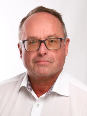 <span>Clemens, 65</span>&nbsp;<span style='width: 25px; height: 16px; float: right; background-image: url(/bitmaps/flags_small/DE.PNG)'>&nbsp;</span><br><span>Gera, Niemcy</span>&nbsp;<input type='button' class='joinbtn' style='float: right' value='JOIN NOW' />