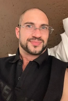 <span>Hoffman, 56</span>&nbsp;<span style='width: 25px; height: 16px; float: right; background-image: url(/bitmaps/flags_small/US.PNG)'>&nbsp;</span><br><span>Boston, USA</span>&nbsp;<input type='button' class='joinbtn' style='float: right' value='JOIN NOW' />